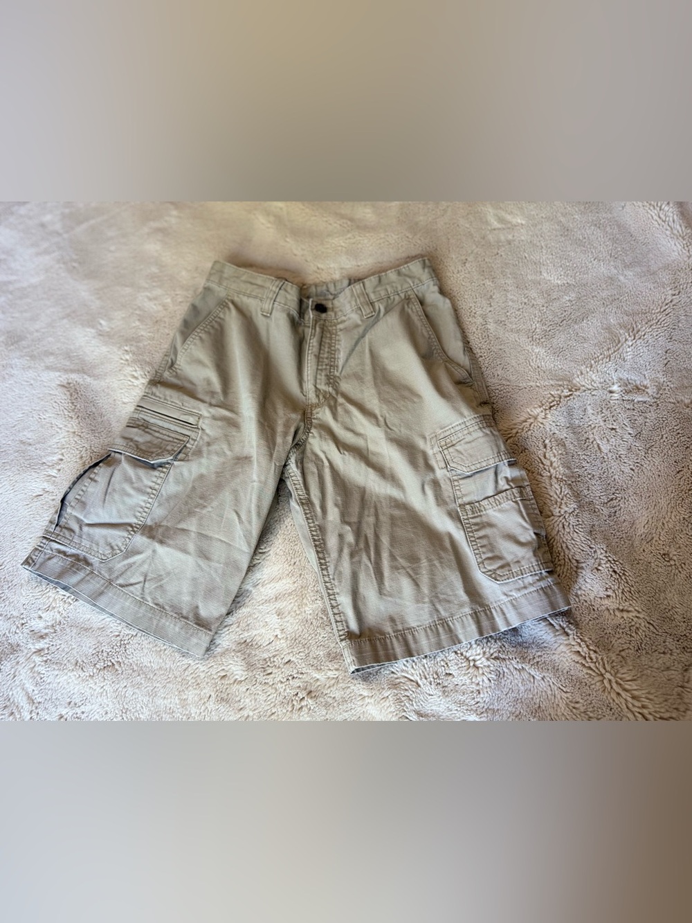 Eddie Bauer cargo khaki shorts. 100% cotton. Size 30